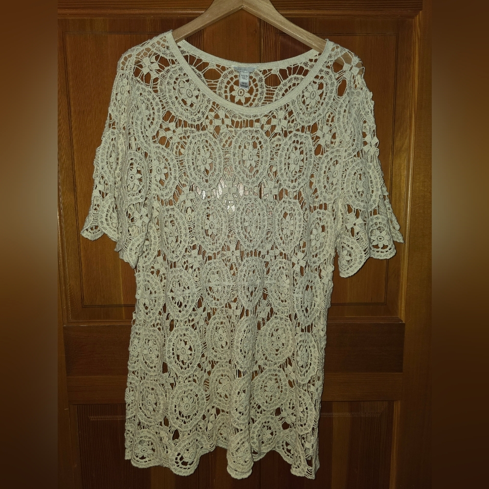Est 1946 Short sleeve Crochet lace Top  for women. Plus size 22/24W